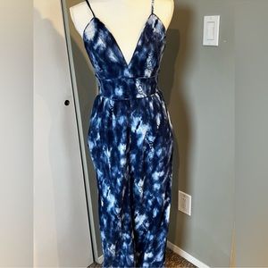 NWOT INC INTERNATIONAL CONCEPTS BLUE/WHITE TIE DYE JUMPSUIT - SIZE MEDIUM